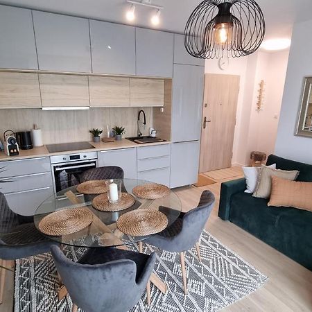 Apartament Mlody Gdansk - Bezplatny Parking, Mocne Wifi, Dobre Polaczenie Z Lotniskiem 외부 사진